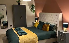 Home From Home Cosy 2 Bed Apartment